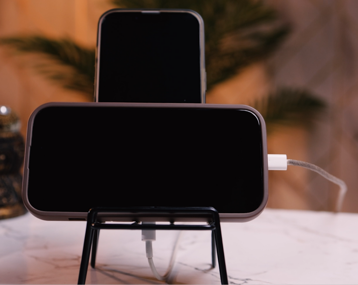 Mobile Holder Charging Angle